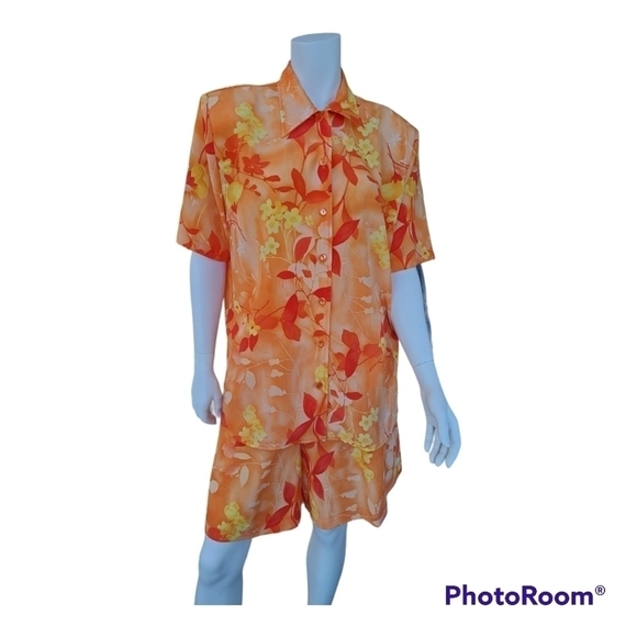 Vintage Actuelle Canada suit floral print set blouse & short 2 pieces Si… - Picture 4 of 15